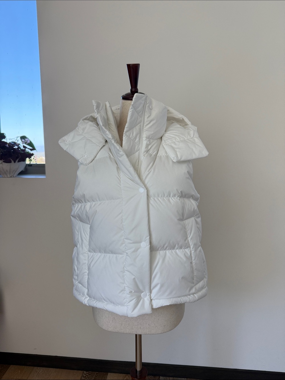 Lululemon, White Hooded Puffer Vest - Women Jackets & Coats